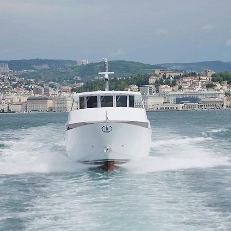 Unica Nel Cuore Storico Di Trieste Luaran gambar