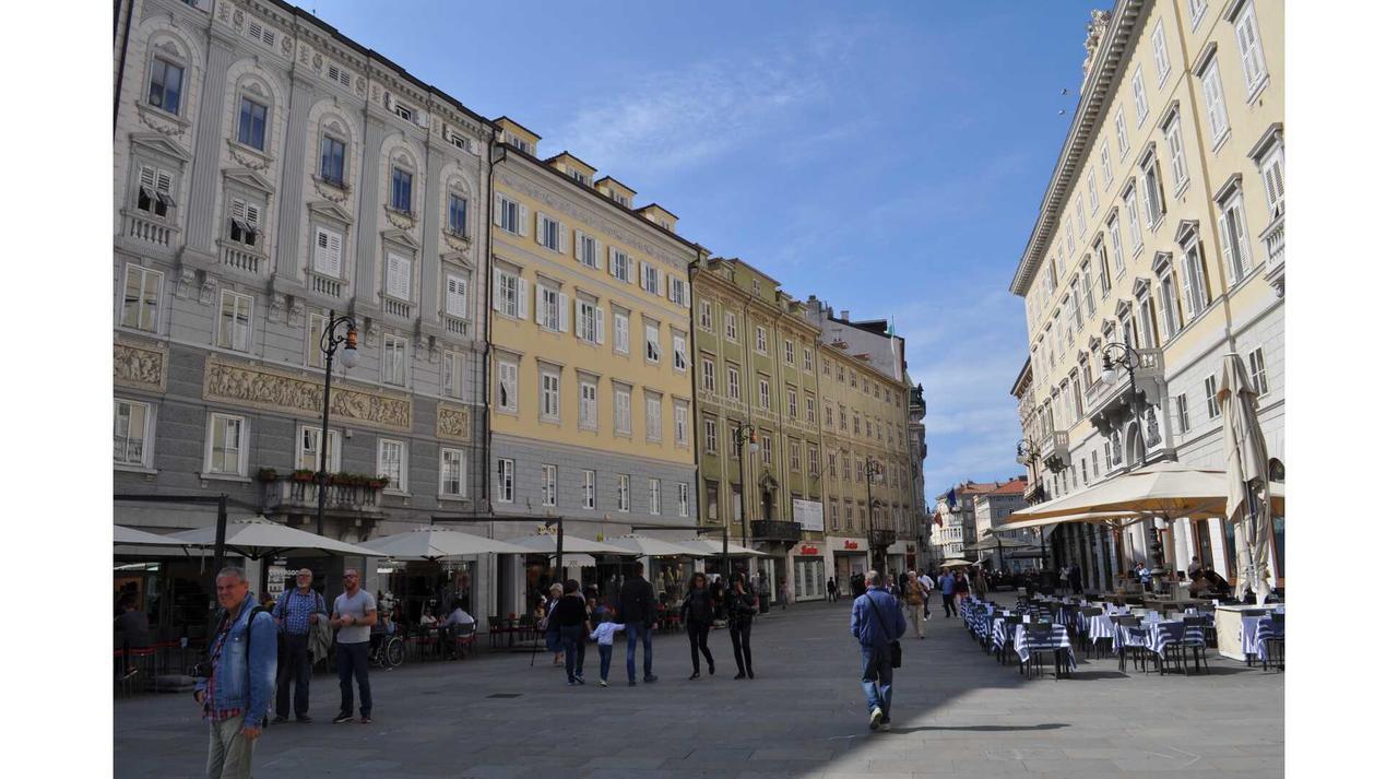 Unica Nel Cuore Storico Di Trieste Luaran gambar